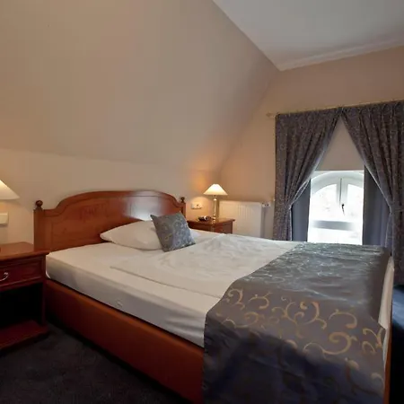 Hotel Knobelsdorff 3*